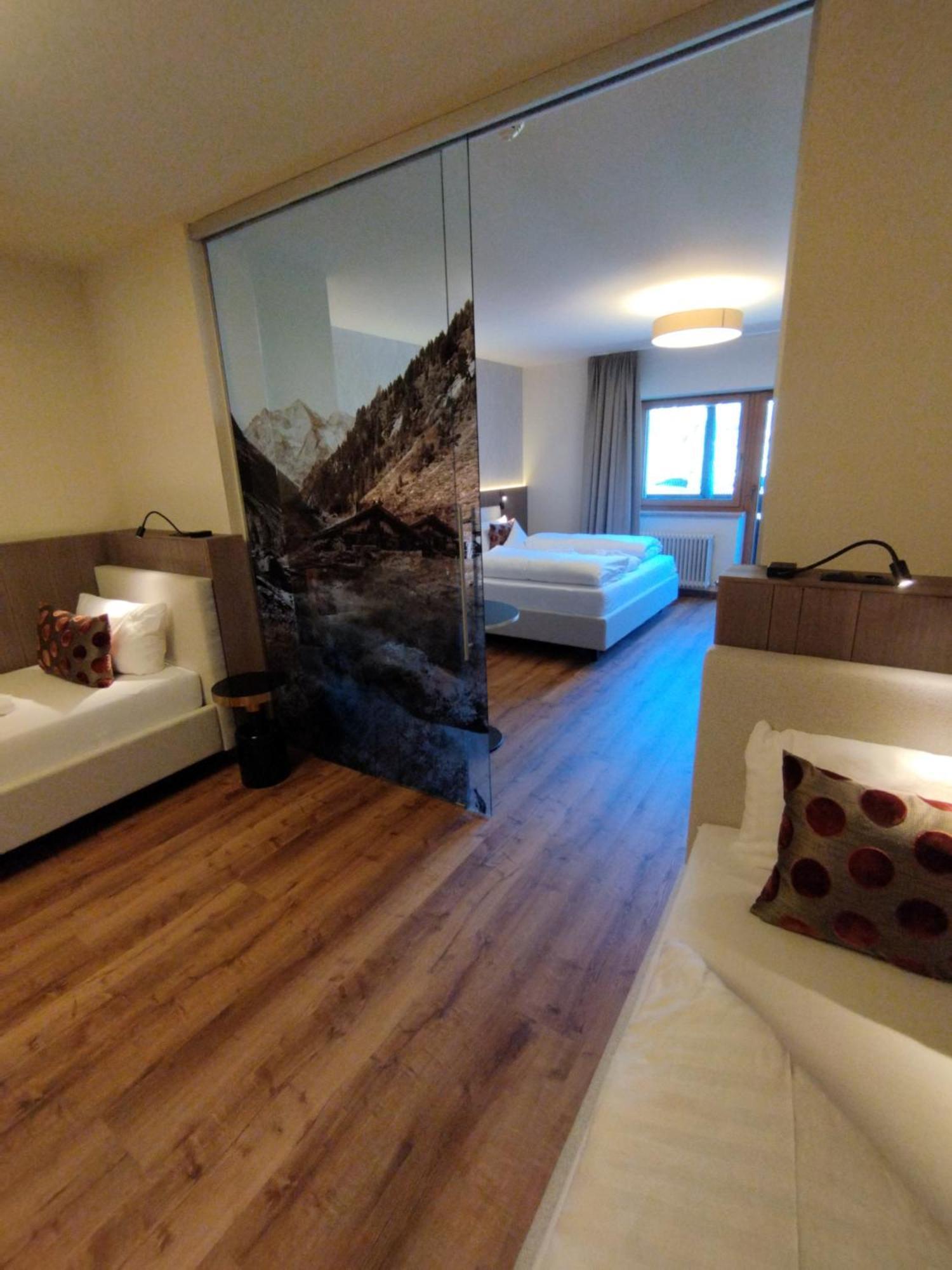 Family Room,1646335001:JPEG